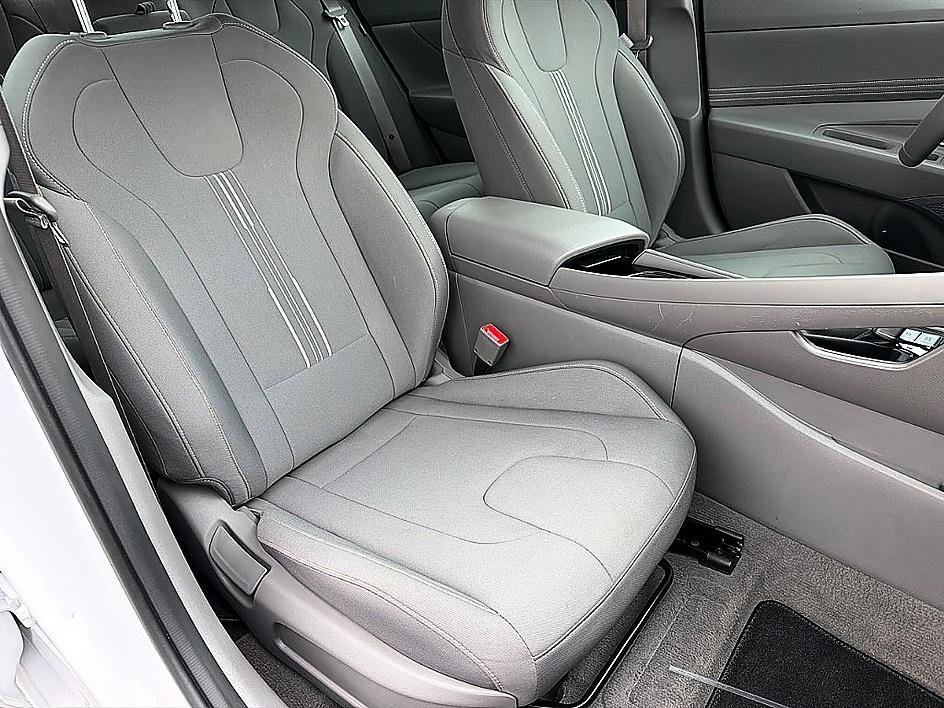 Used 2025 Serenity White Hyundai SEL Convenience image 21