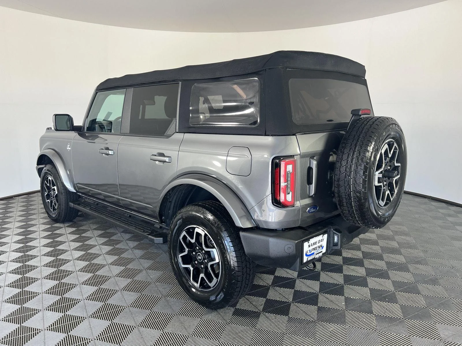Used 2022 Gray Metallic Ford Outer Banks image 7