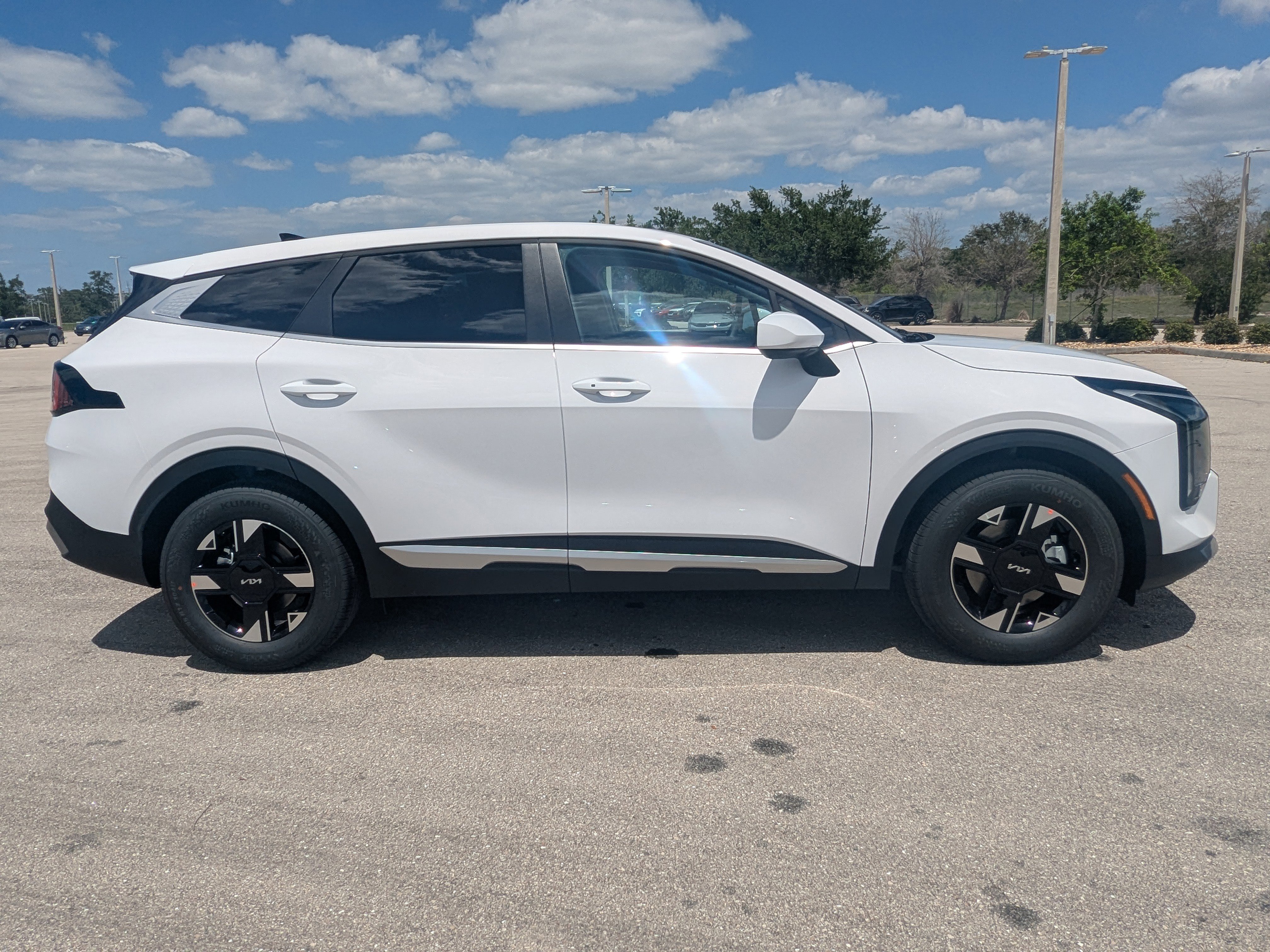 New 2026 Glacial White Pearl Kia LX image 4