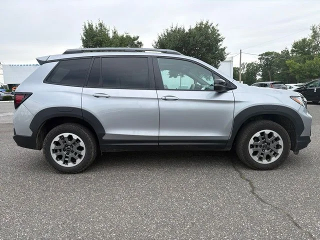 Certified Used 2025 Lunar Silver Metallic Honda TrailSport image 3