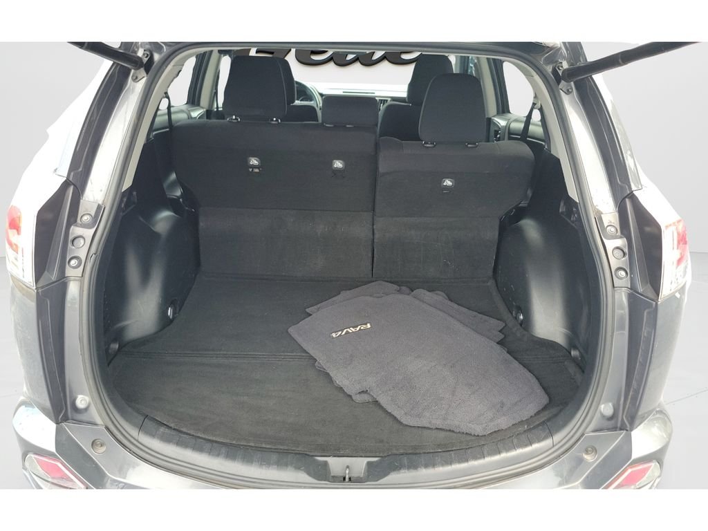 2018 Toyota RAV4 XLE - Photo 9