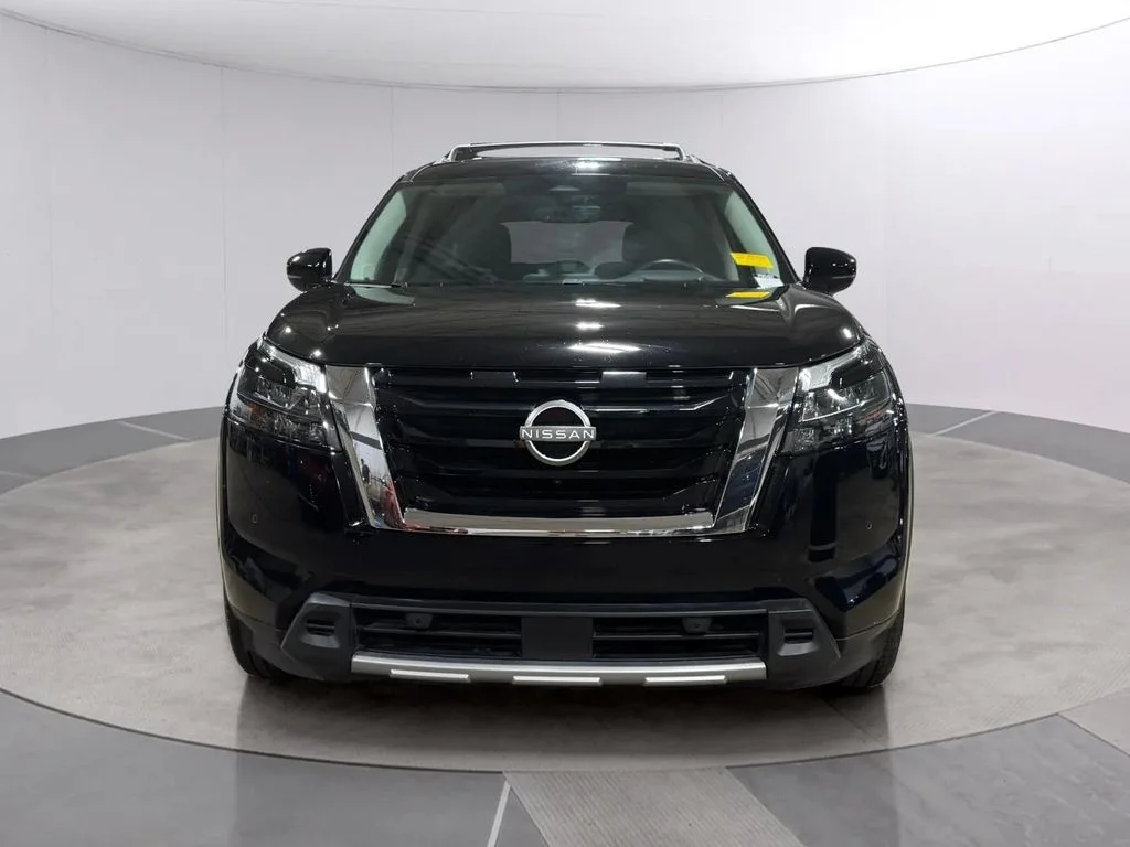 Used 2025 Black Nissan Platinum image 8