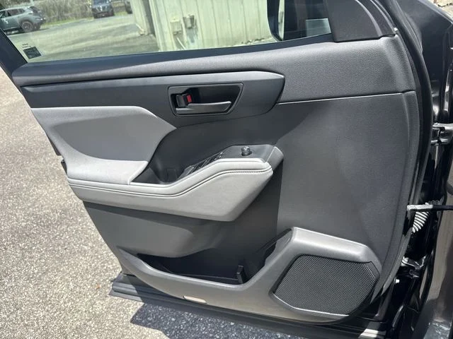Used 2022 Gray Toyota L image 25
