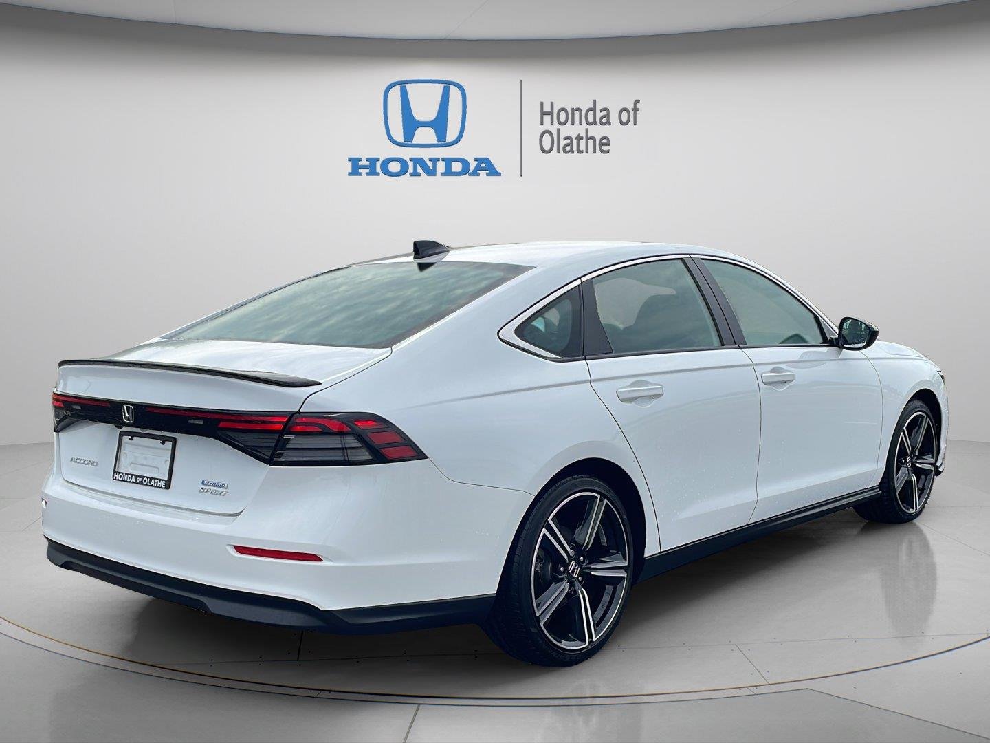Certified Used 2024 Platinum White Pearl Honda HYBRID SPORT image 3