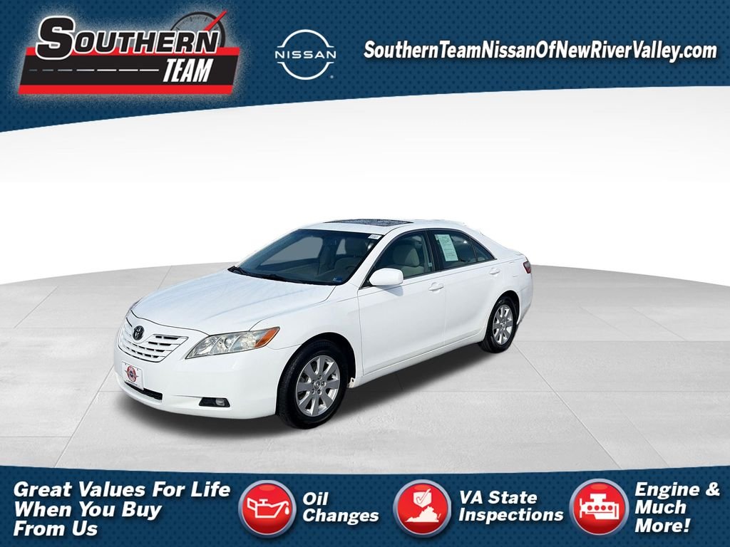 Used 2009 Super White Toyota  image 1