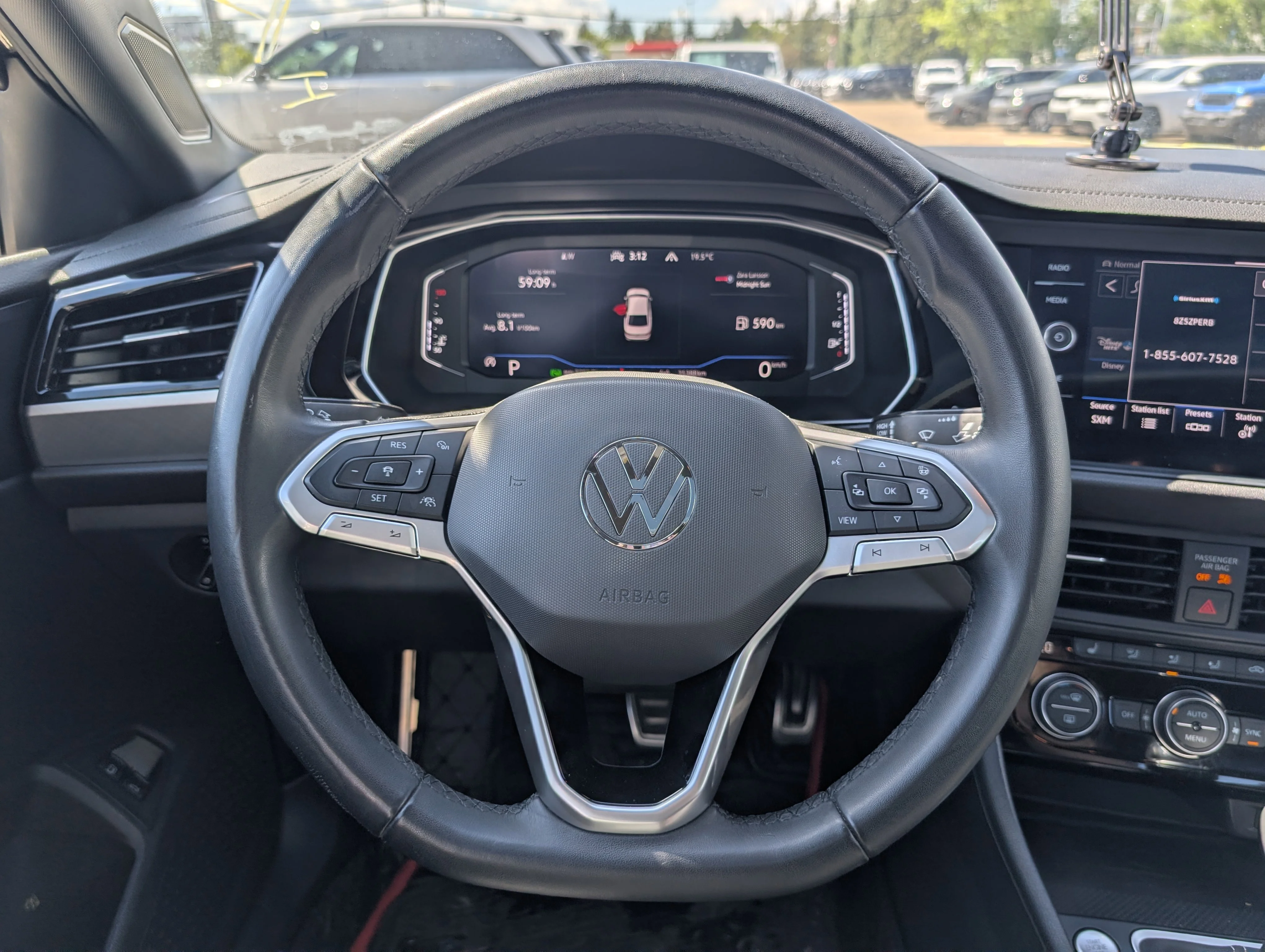 Used 2024 Pure White Volkswagen Comfortline image 22