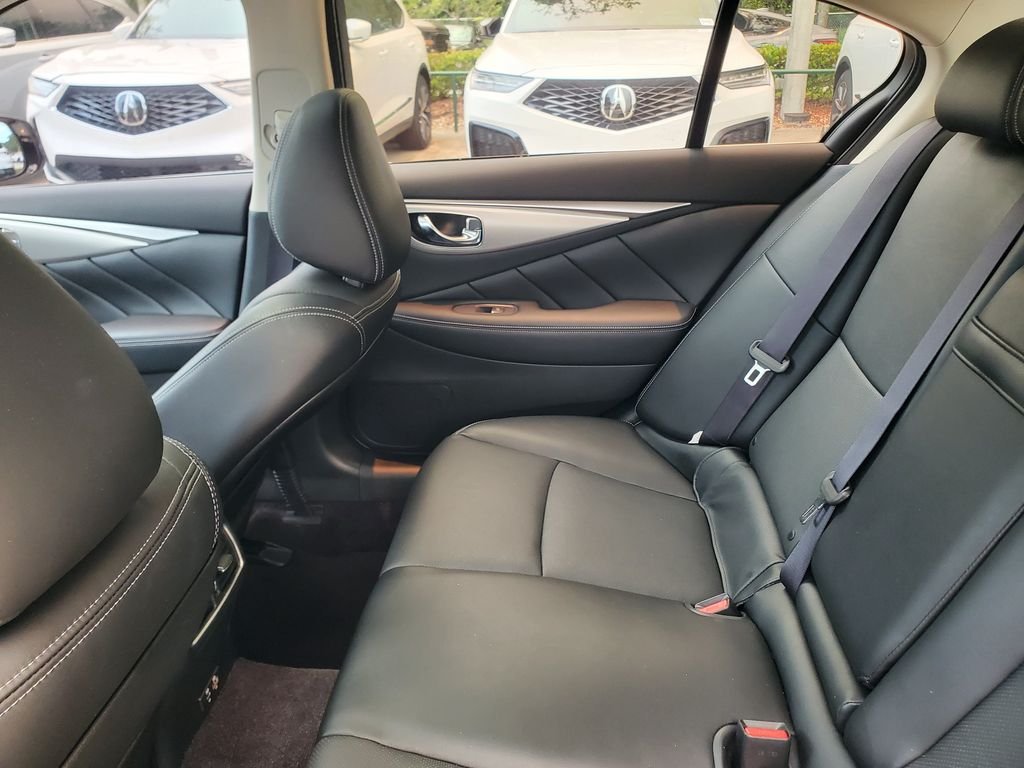 Used 2023 White INFINITI LUXE image 10
