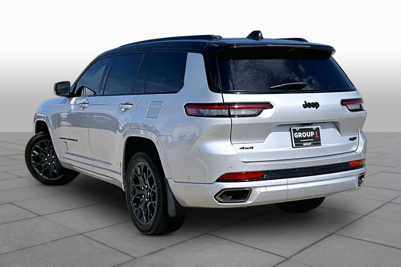 Used 2025 Silver Zynith Jeep Summit Reserve image 12