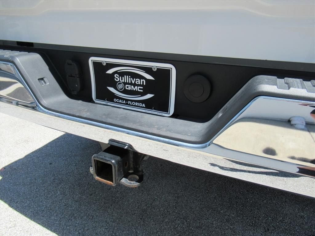 Used 2025 White GMC SLE image 30