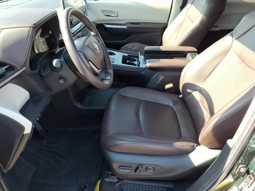 Used 2024  Toyota Platinum image 12