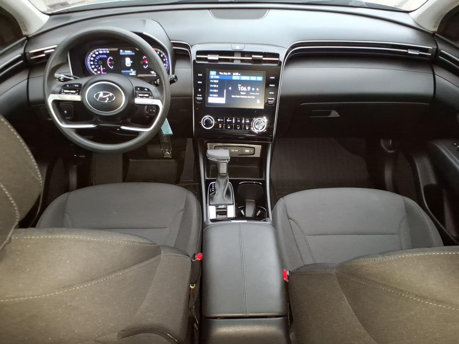 Used 2022 Shimmering Silver Hyundai SE image 21