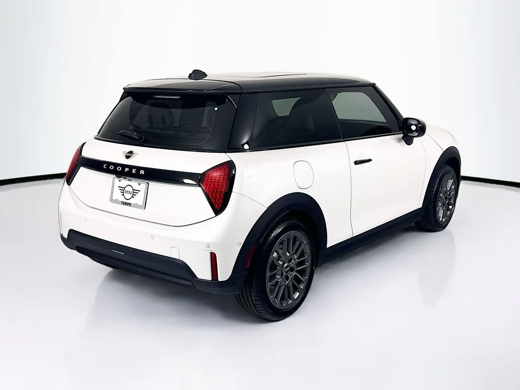 New 2026 Nanuq White Metallic MINI Signature Plus image 5