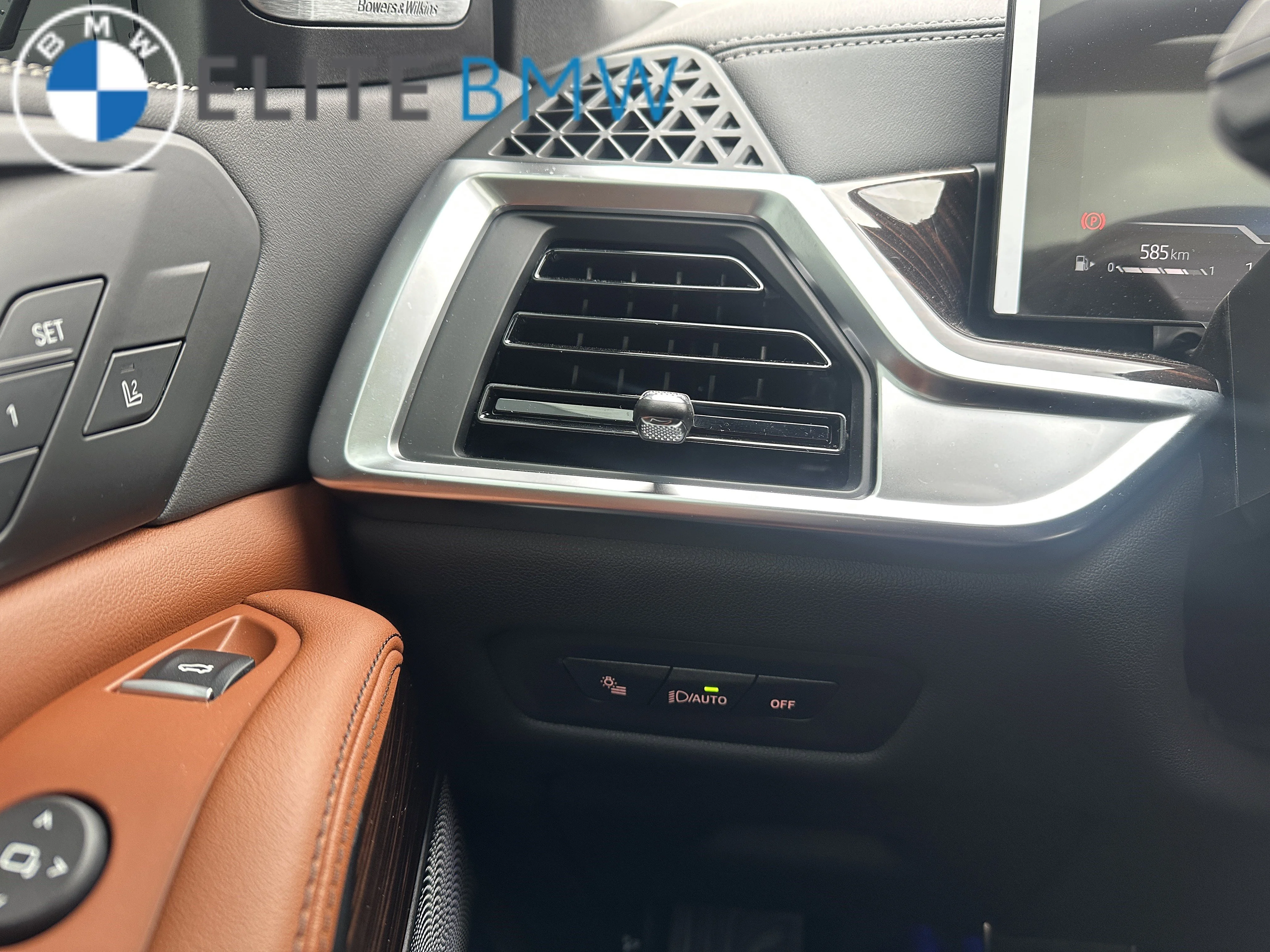 Used 2026 BLACK SAPPHIRE METALLIC BMW XDRIVE40I image 17