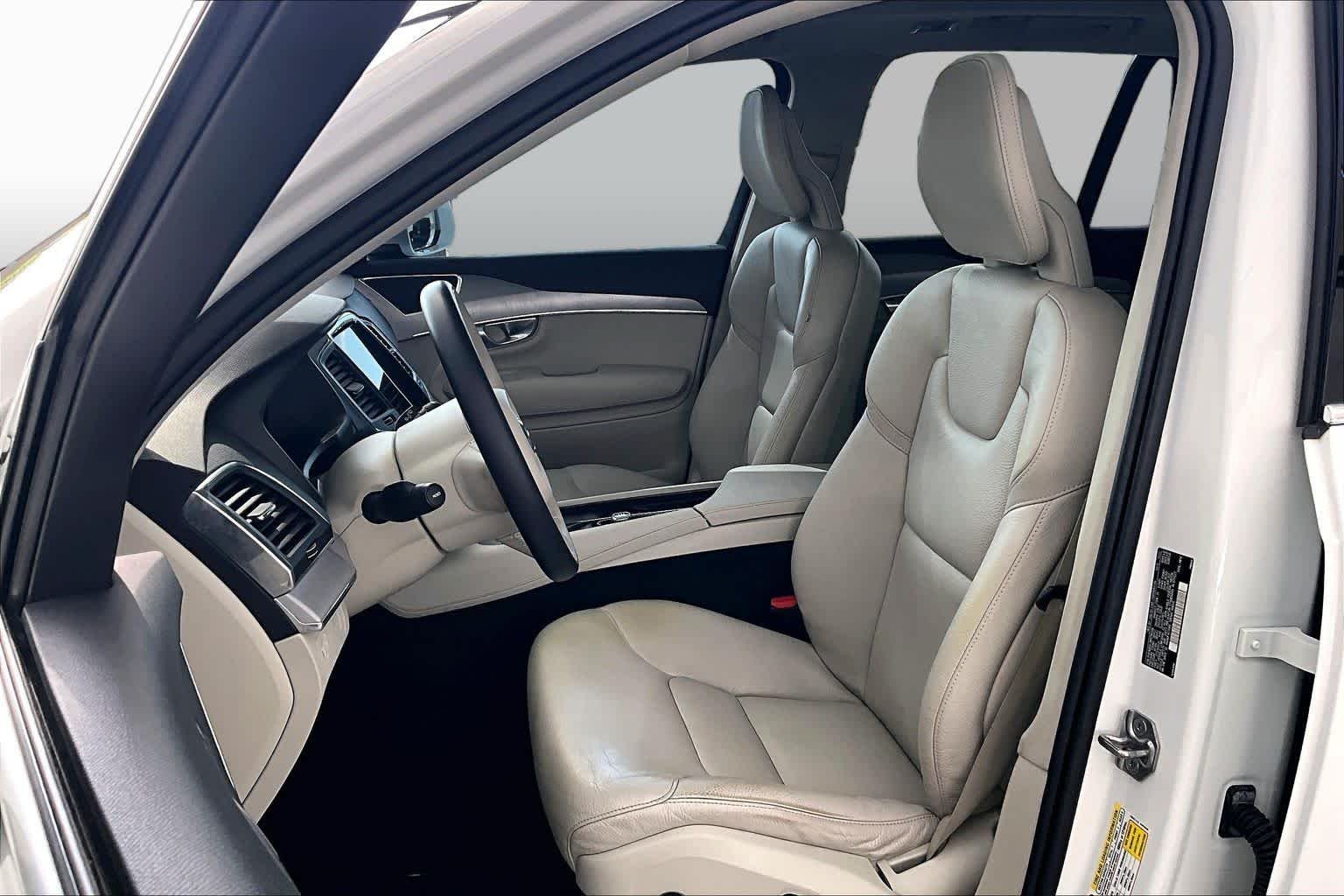 Used 2021 Crystal White Metallic Volvo Momentum image 8