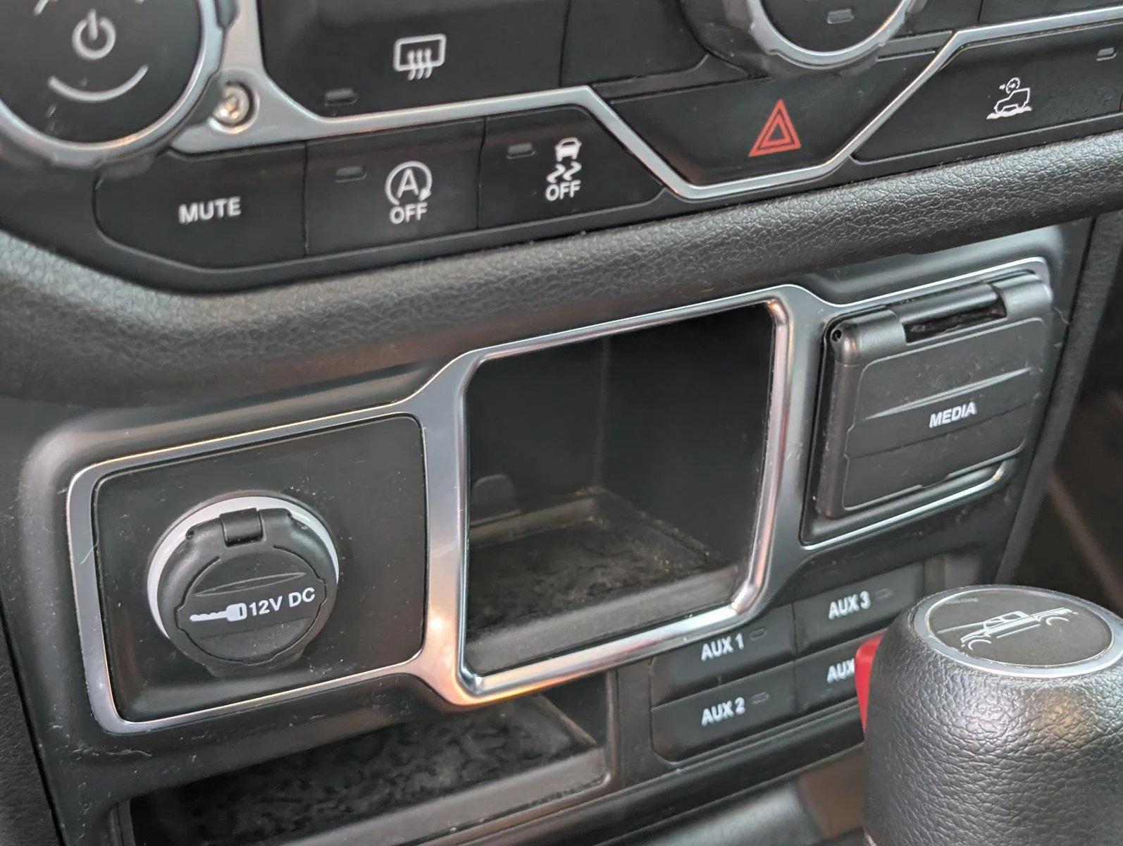 Used 2024 Hydro Blue Pearlcoat Jeep Sport image 22