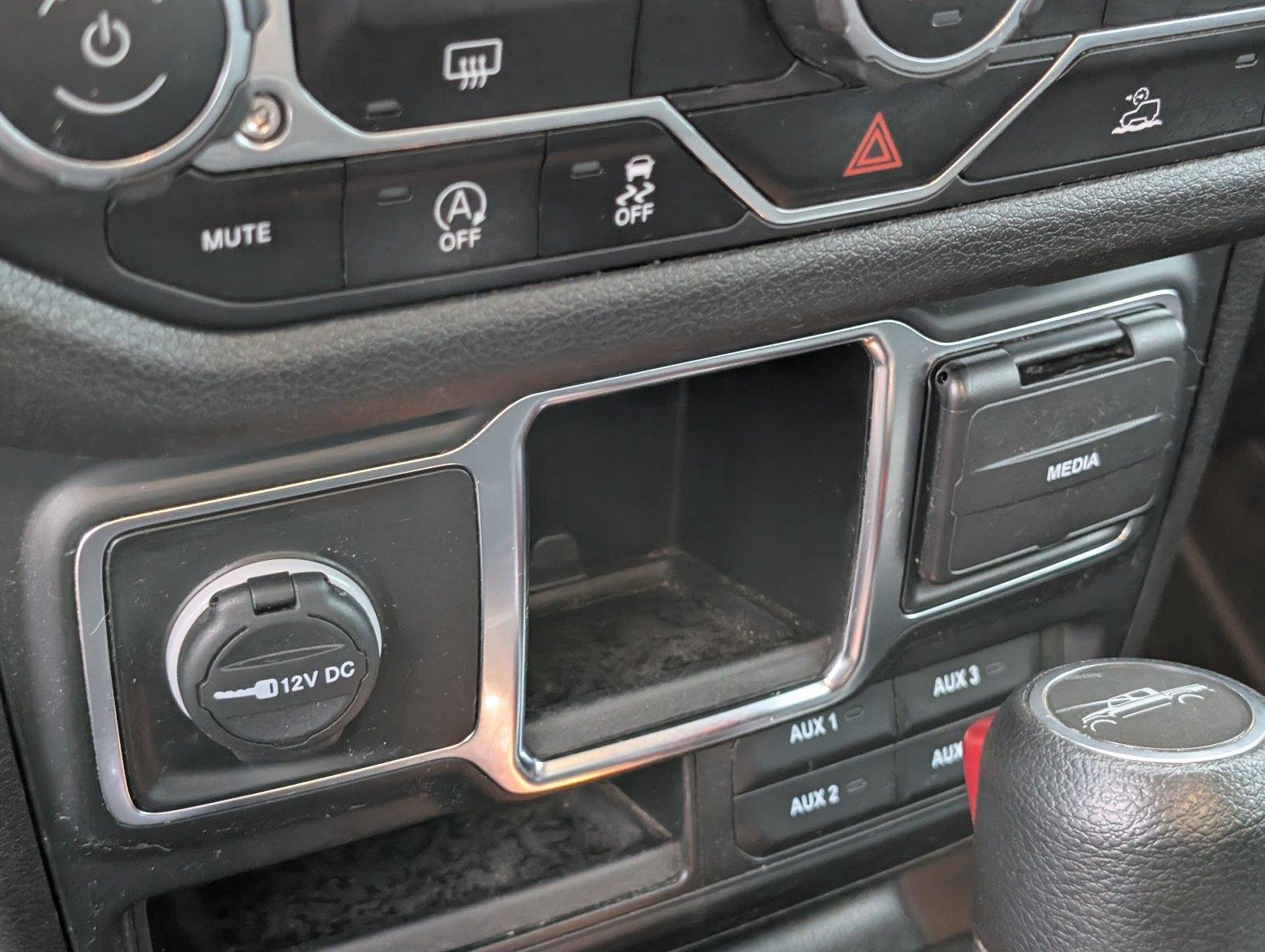 Used 2024 Hydro Blue Pearlcoat Jeep Sport image 22