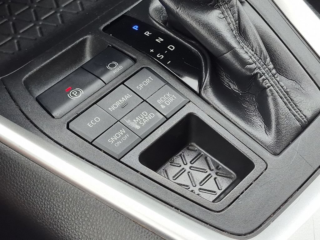 Used 2019 Gray Toyota LE image 27