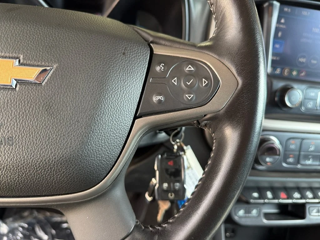 Used 2019 Black Chevrolet Z71 image 24