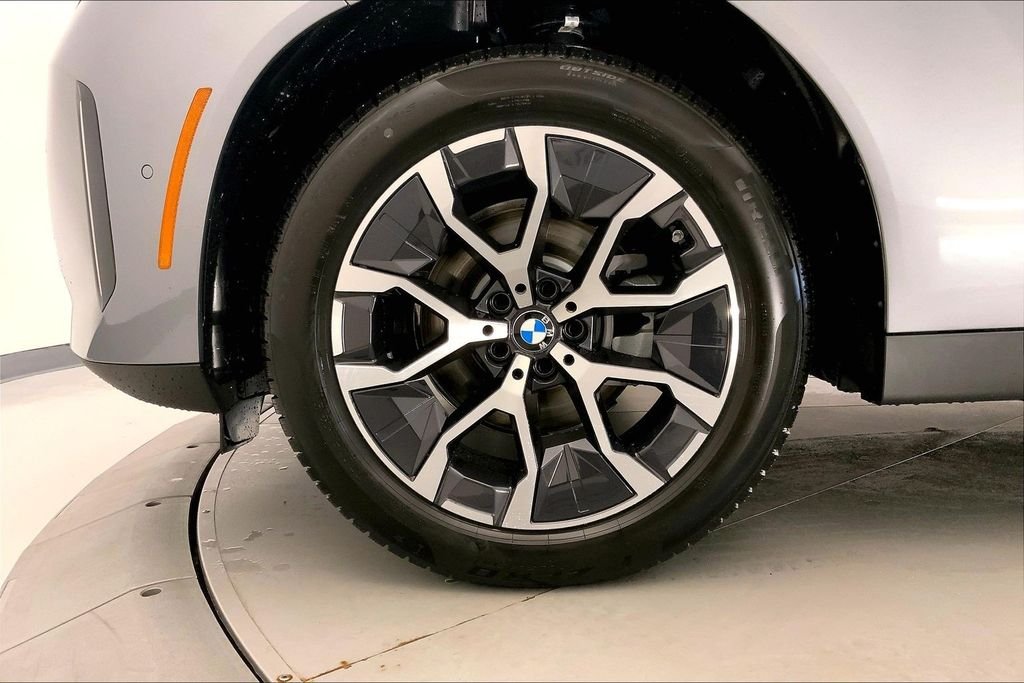 Used 2026 Skyscraper Grey Metallic BMW  image 9