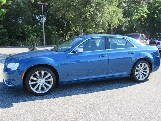 Used 2021  Chrysler Touring image 4