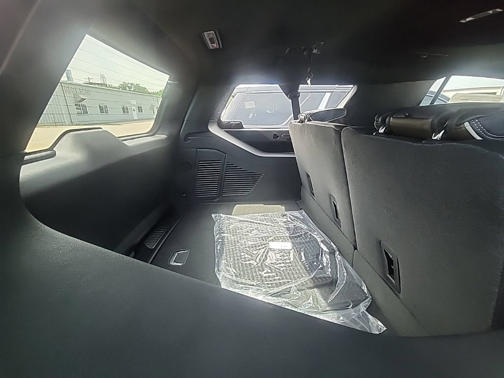 2026 GMC Yukon XL Denali Ultimate - Photo 8