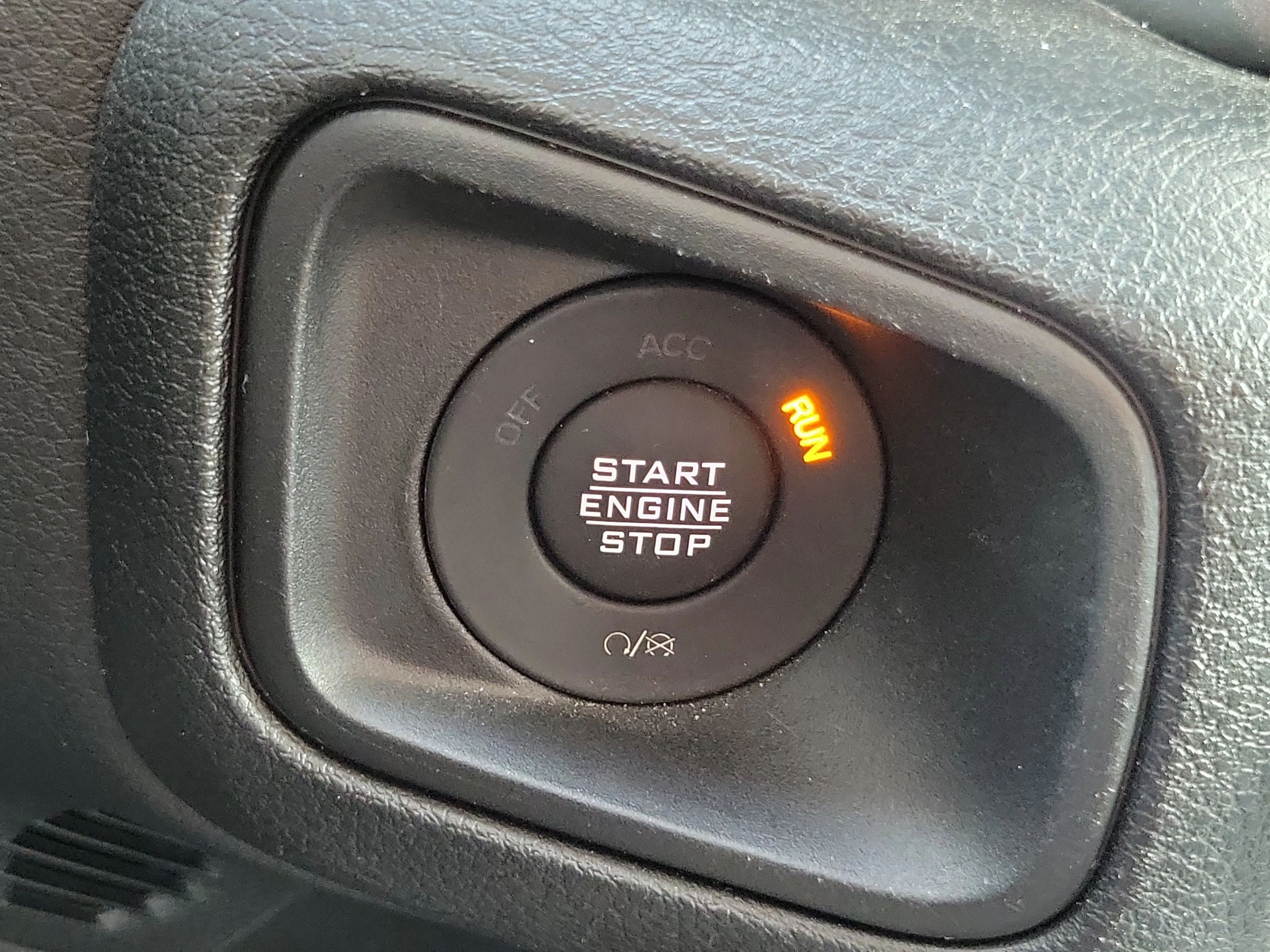 Used 2024 Granite Crystal Metallic Clearcoat Jeep Sport image 29