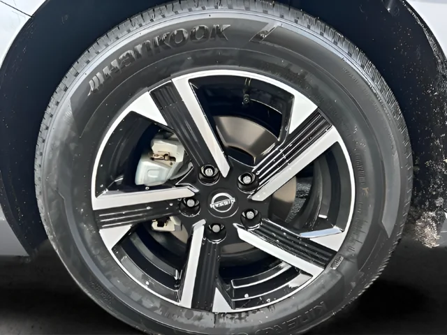 Used 2025 Gray Nissan SV image 32