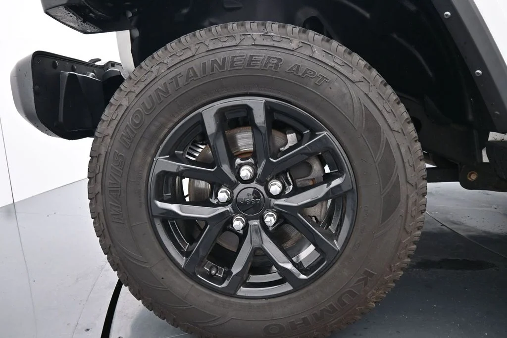 Used 2021 White Jeep Sport image 13