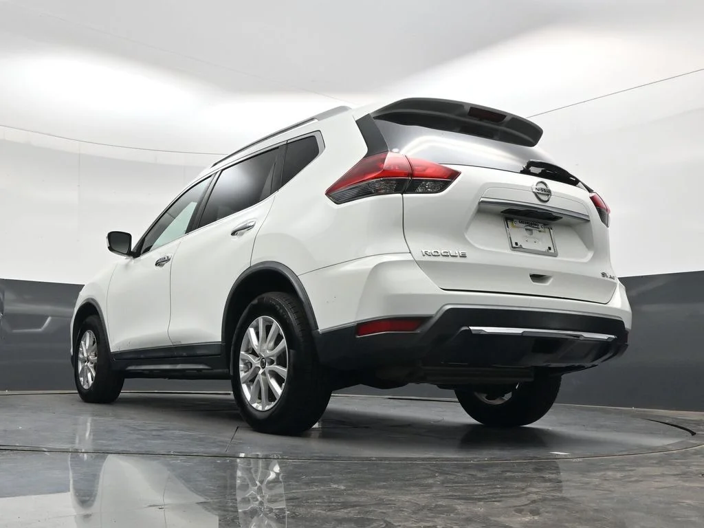 Used 2018 Glacier White Nissan SV image 30