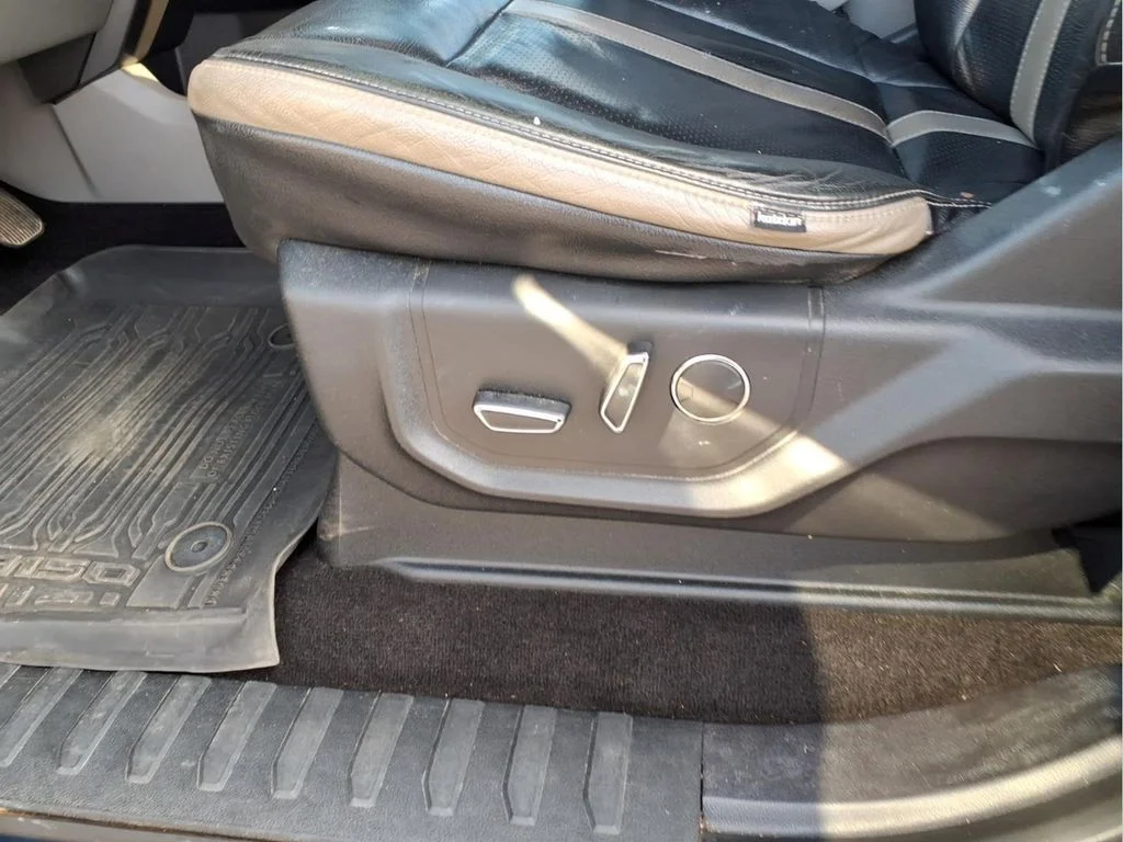 Used 2018 Blue Ford XLT image 15