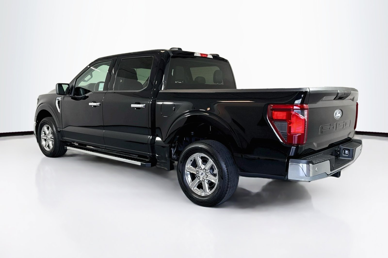 Used 2025 Agate Black Metallic Ford XLT image 7