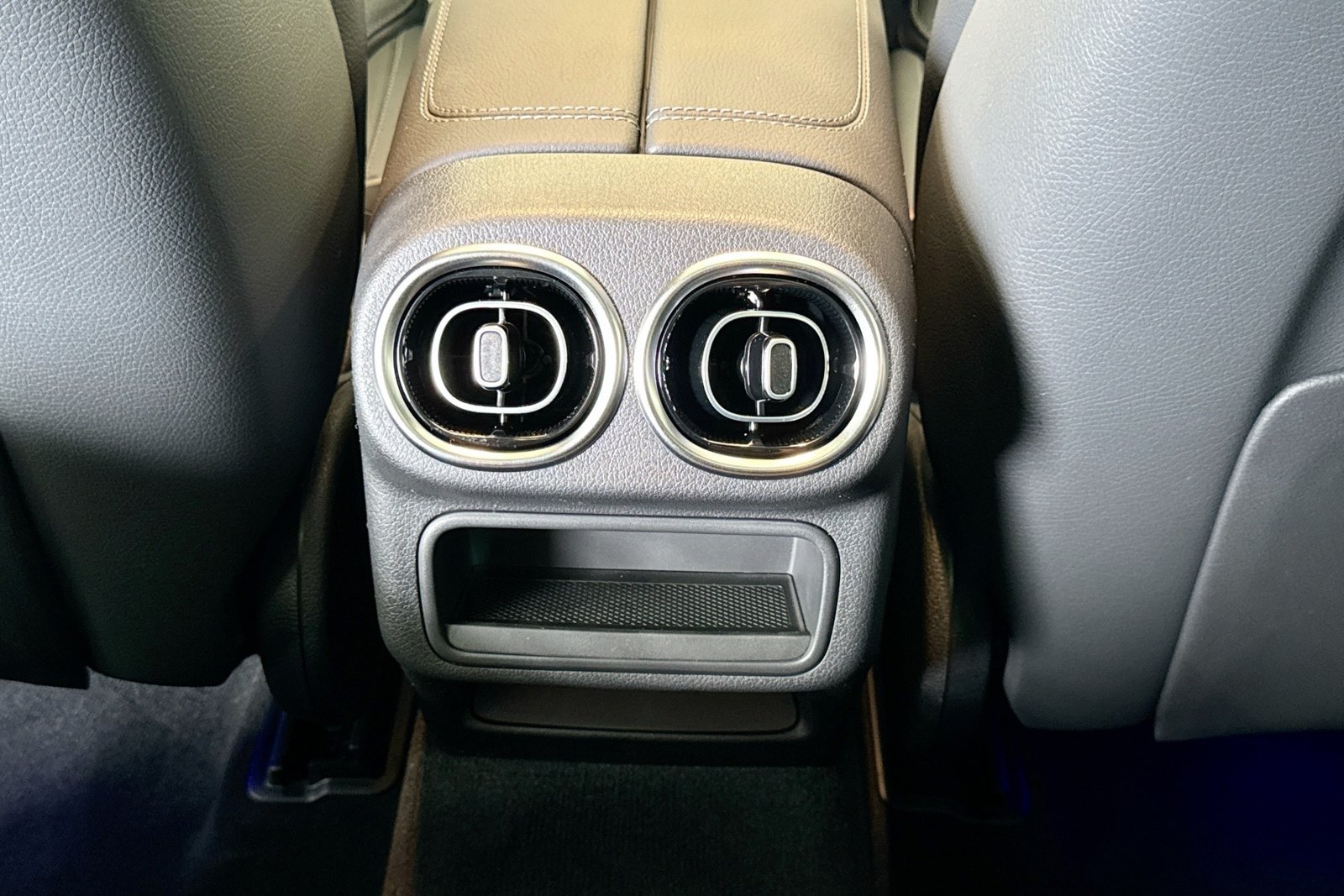 New 2026 Polar White Mercedes-Benz GLC 300 image 23