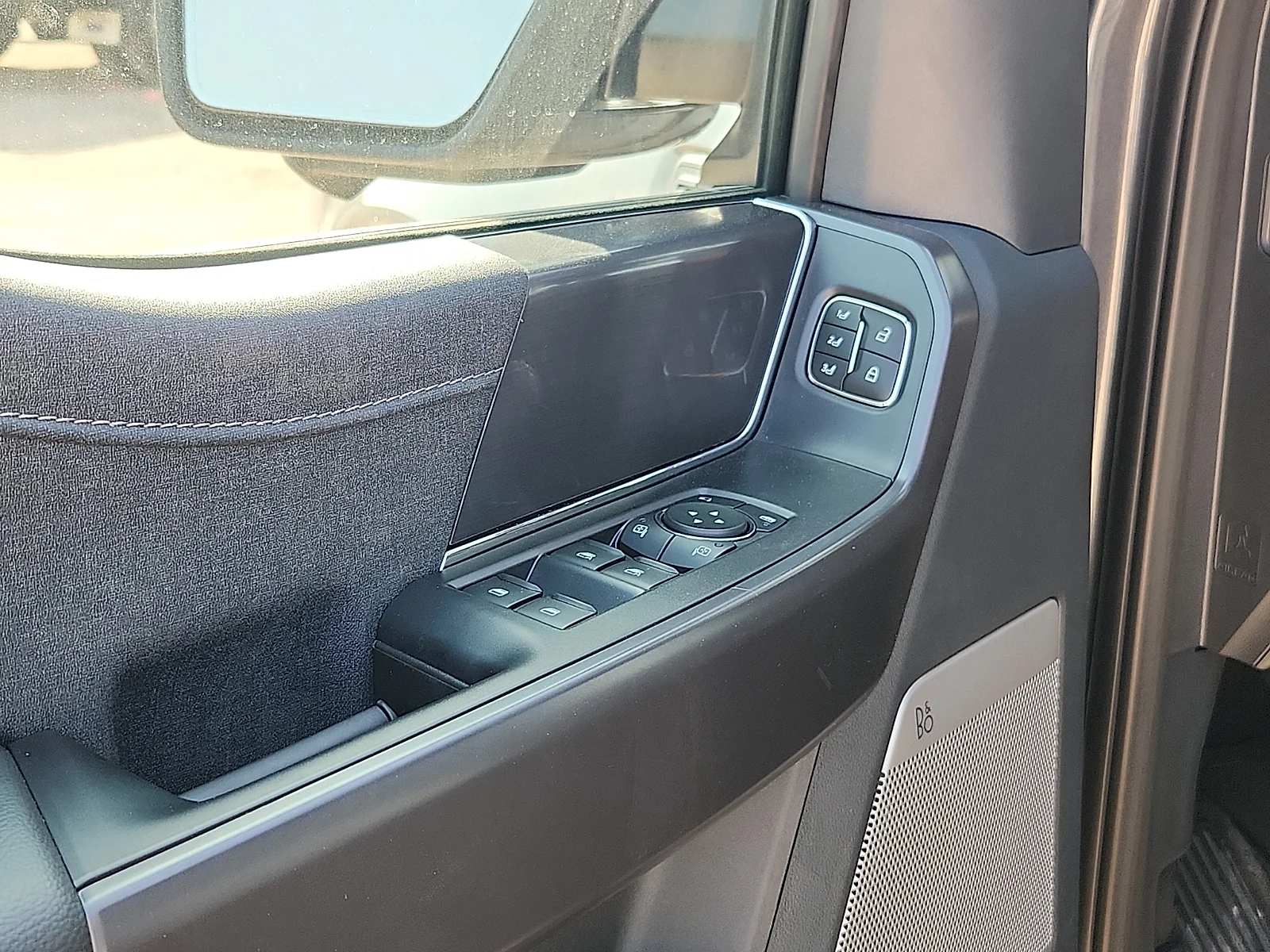New 2026 Carbonized Gray Metallic Ford Lariat image 15