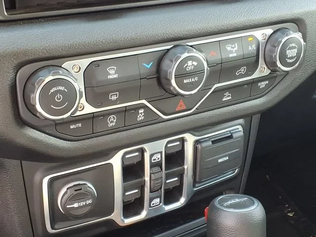 Used 2025 White Jeep Nighthawk image 20