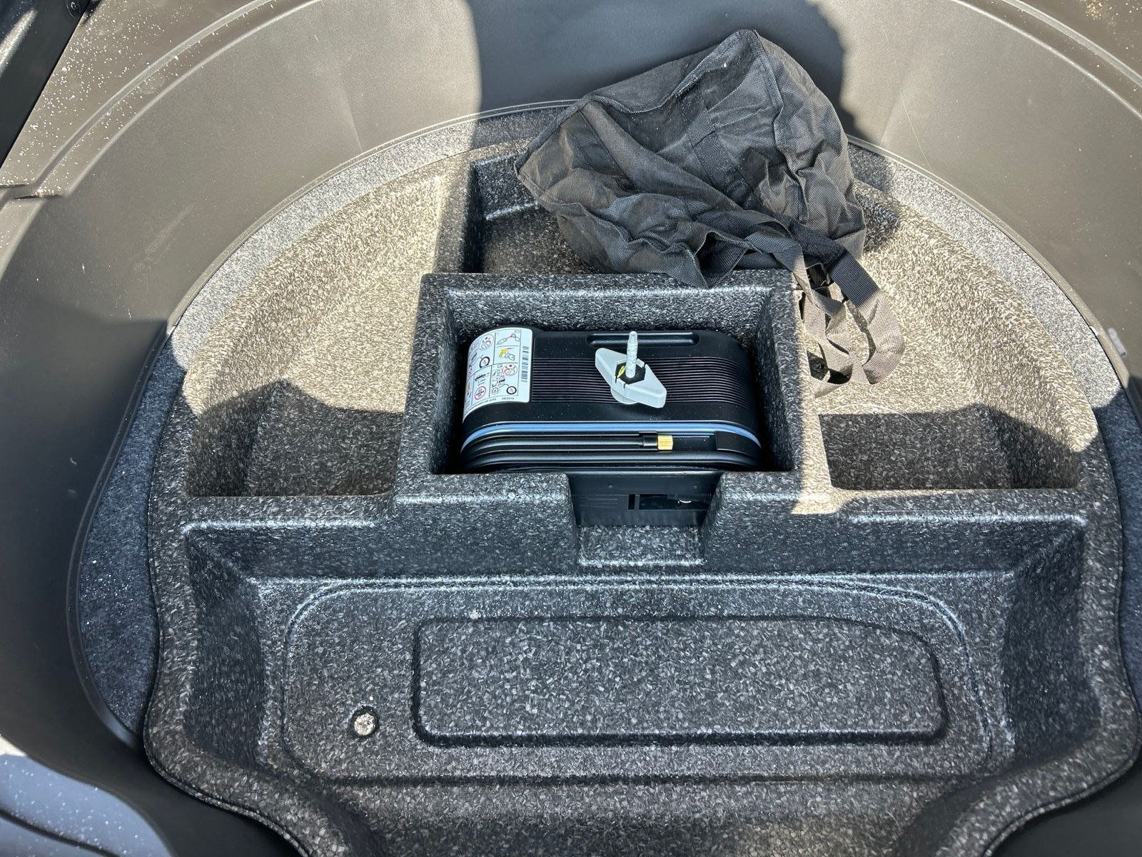 Used 2015 White Jeep Sport image 36