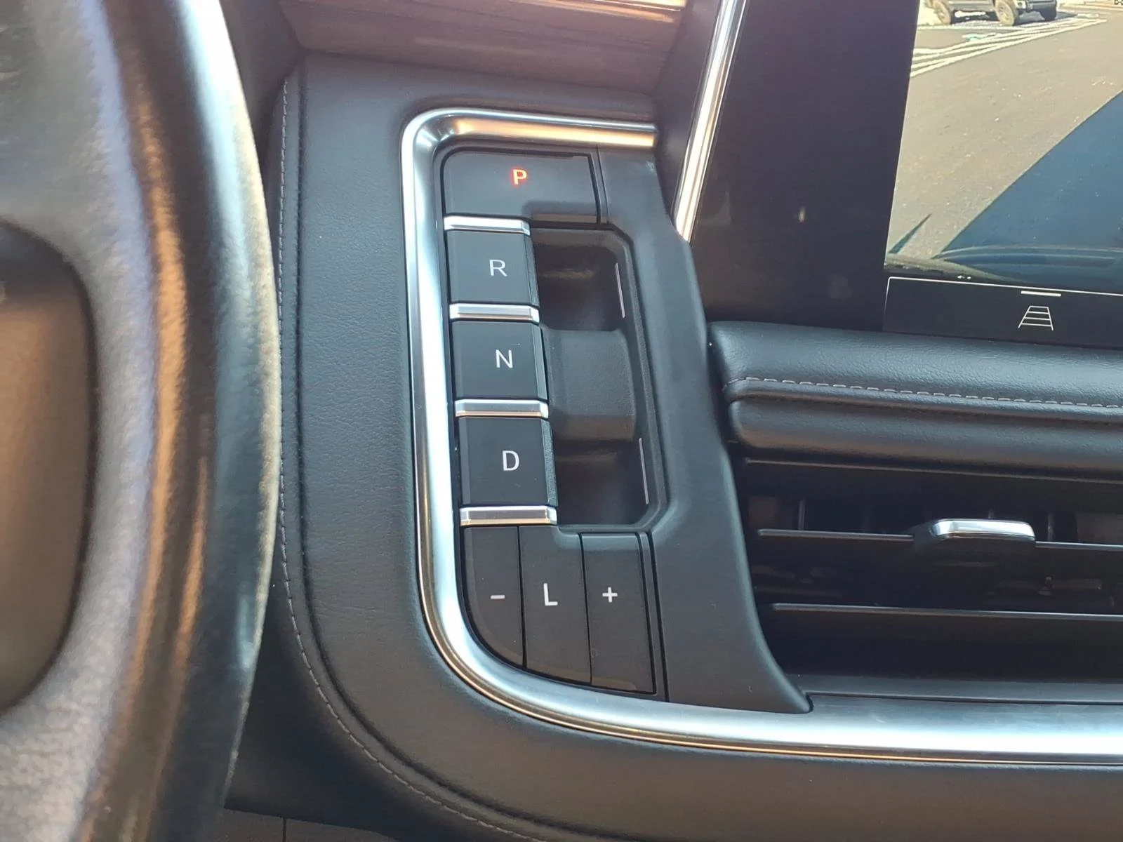 Used 2022 Onyx Black GMC SLE image 15