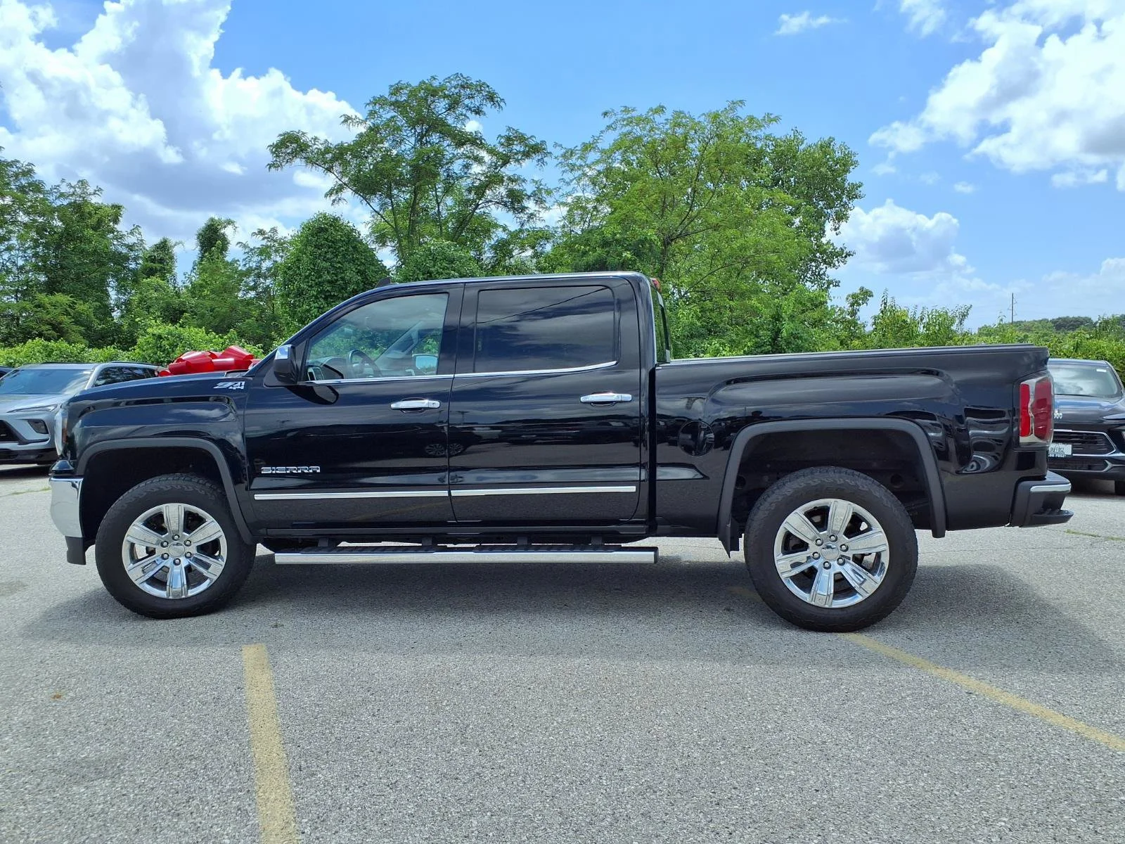 Used 2018 Onyx Black GMC SLT image 41