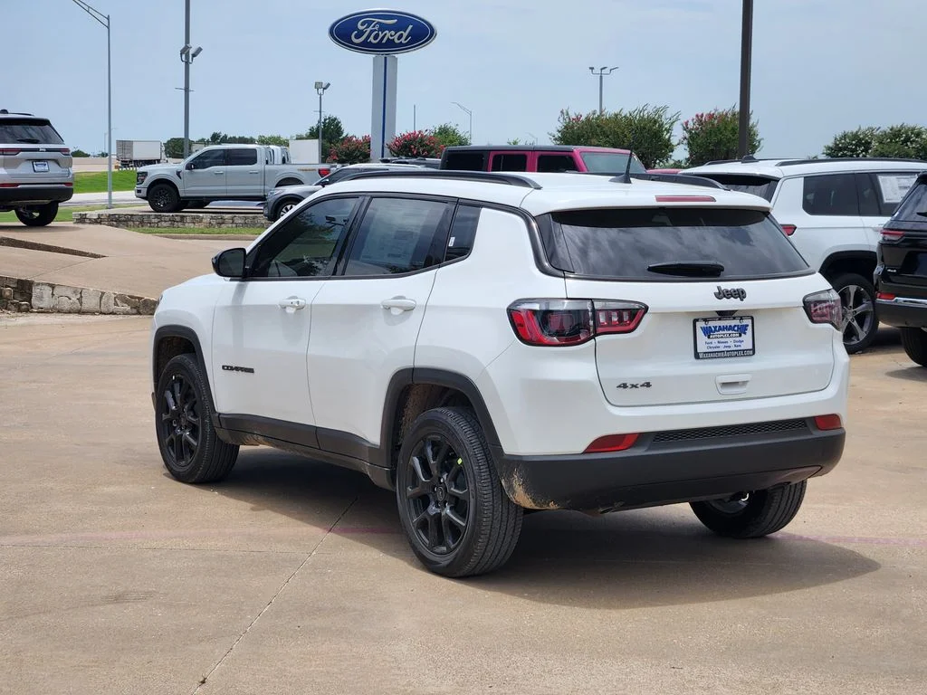 New 2026 Bright White Clear-Coat Exterior Paint Jeep Latitude image 3