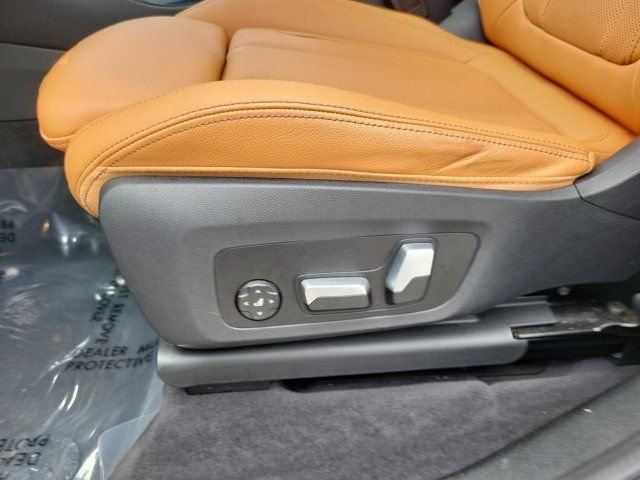 Used 2023 White BMW xDrive30i image 13