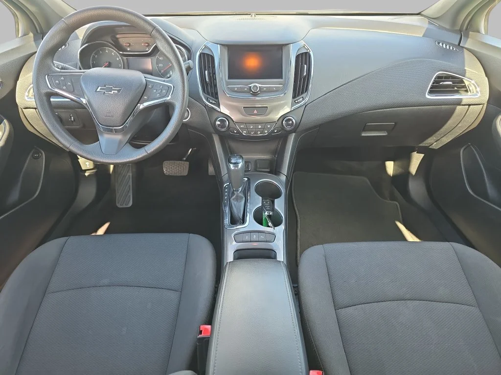 Used 2019 SUMMIT WHITE Chevrolet LT image 11