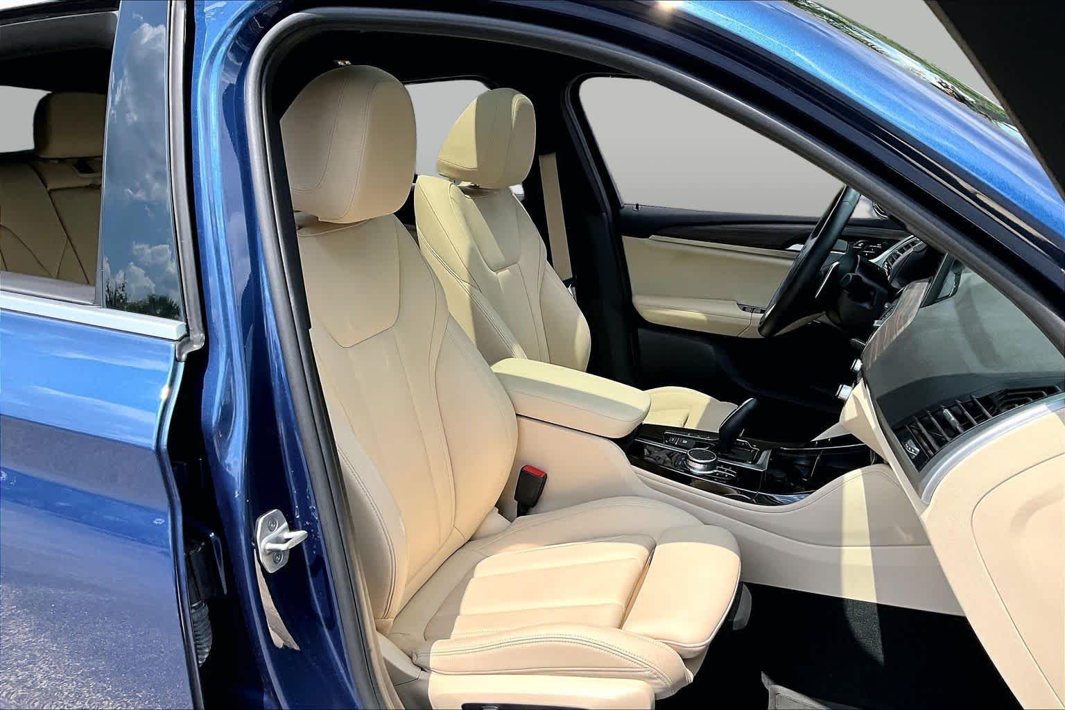Used 2021 Phytonic Blue Metallic BMW xDrive30i image 9