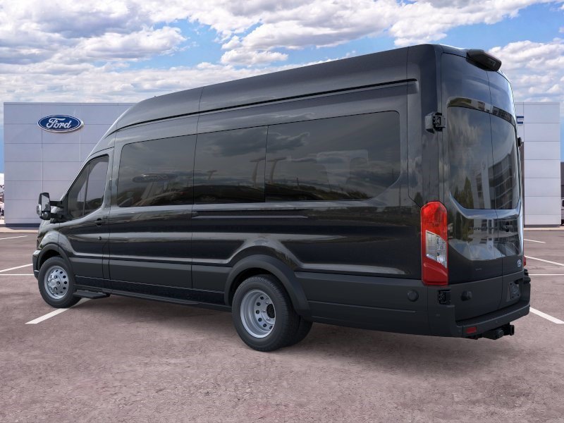 New 2026 Agate Black Metallic Ford XLT image 4