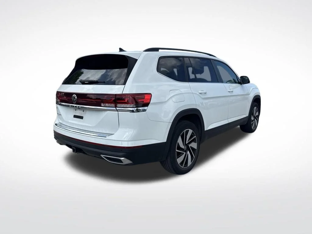 Used 2024 White Volkswagen 2.0T SE w/Technology image 5