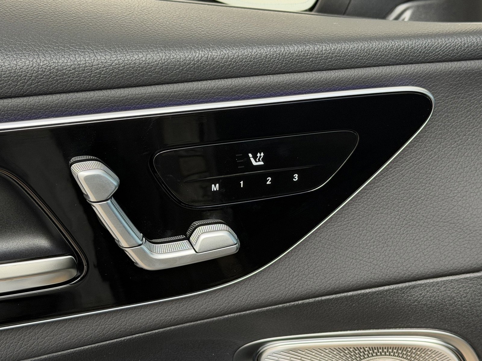 New 2026 MANUFAKTUR Alpine Grey Mercedes-Benz GLC 300 image 38