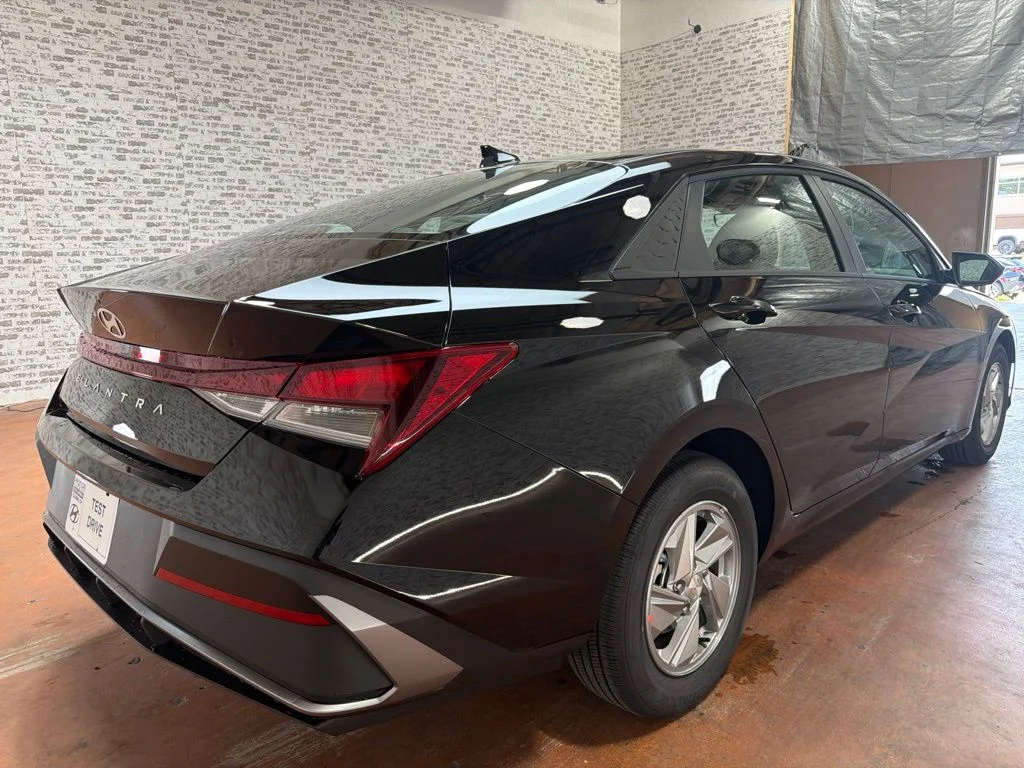 New 2026 Abyss Black Hyundai SE image 7