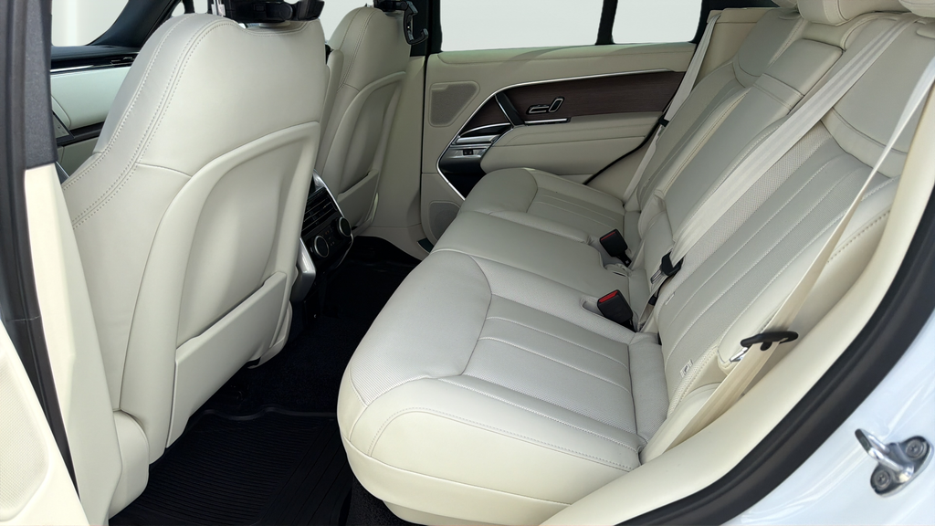 New 2026 Fuji White Land Rover SE image 18