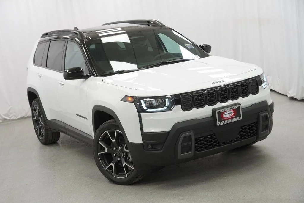 New 2026 Bright White Clear-Coat Exterior Paint Jeep Overland image 8