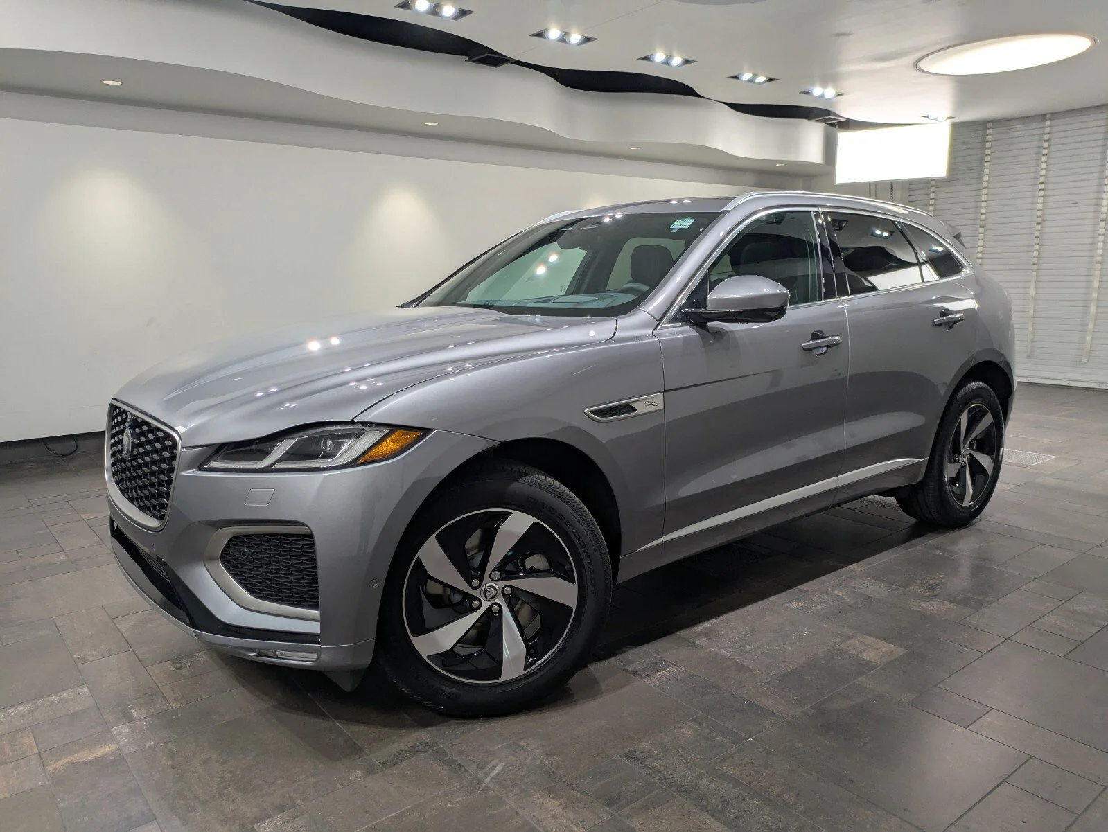 2026 Jaguar F-PACE P250 R-Dynamic S's photo