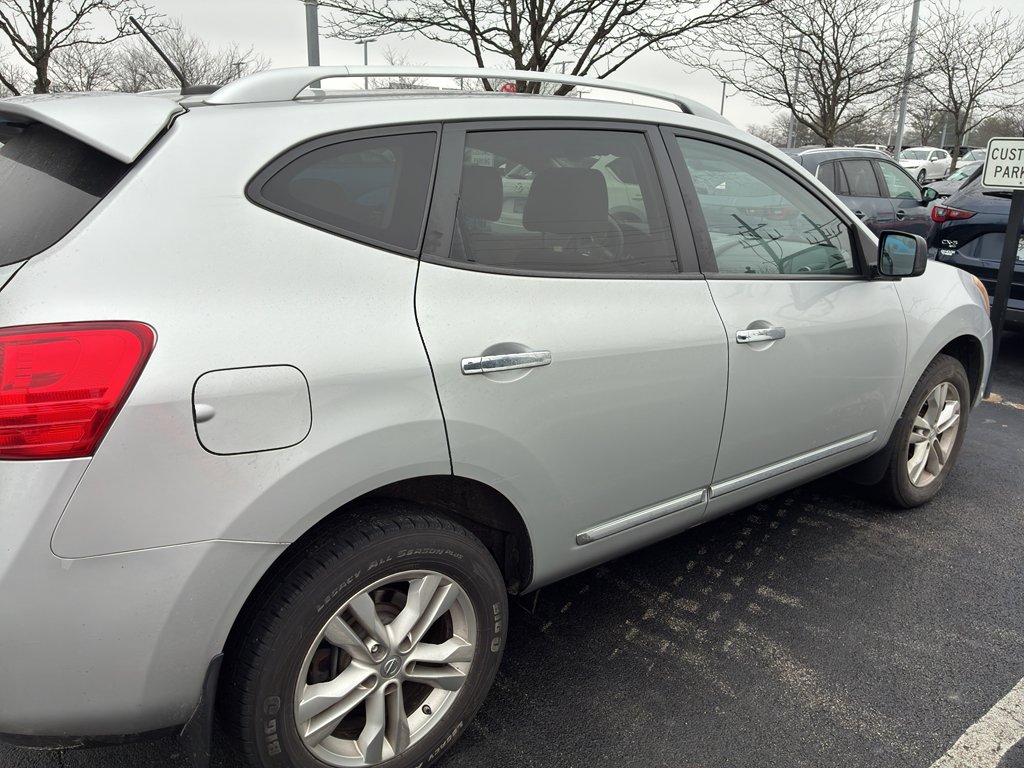 Used 2015 Brilliant Silver Nissan S image 2