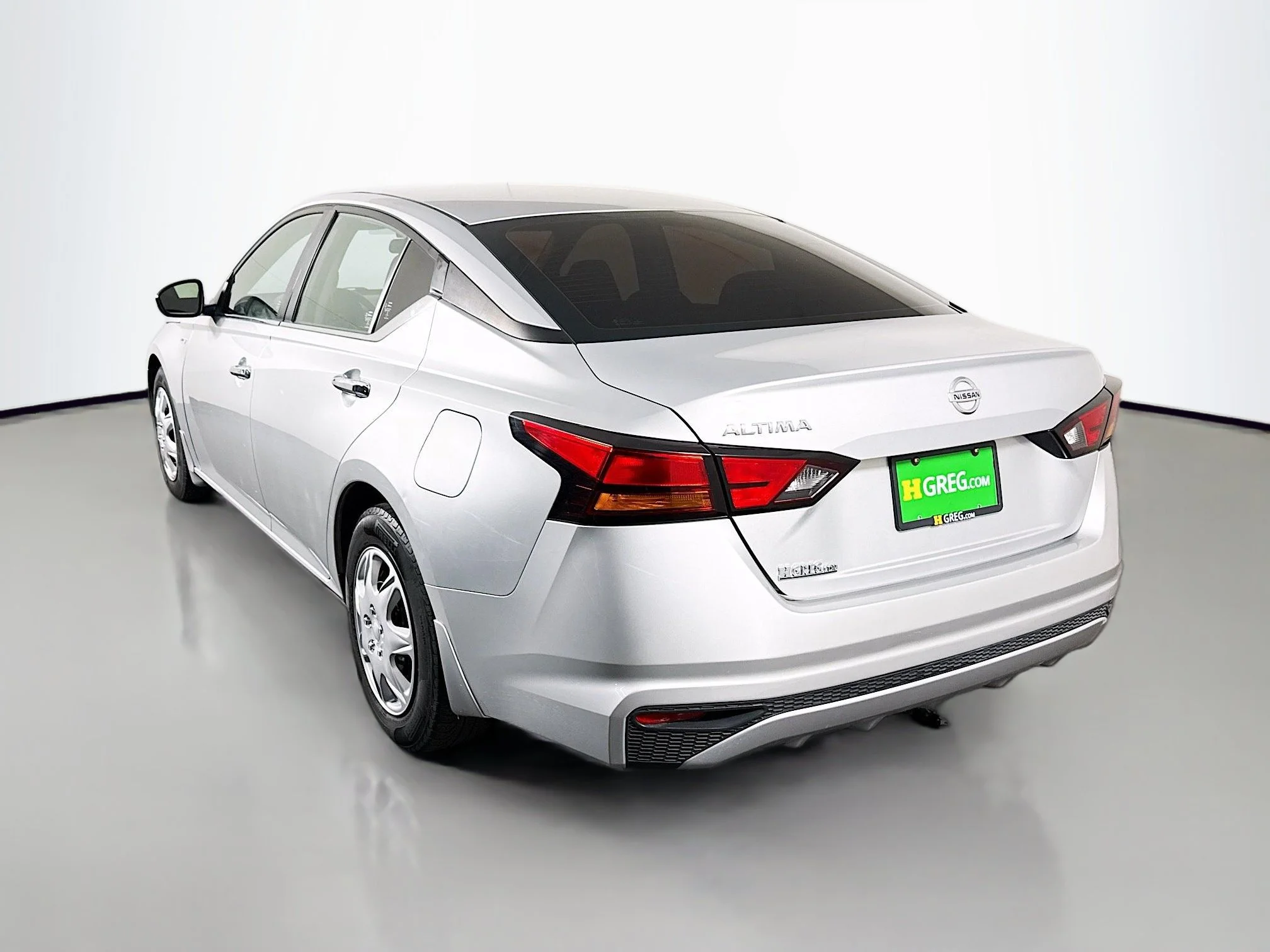 Used 2021 Brilliant Silver Metallic Nissan 2.5 S image 5